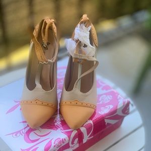 Retro beige and yellow heels! 7.5  Never been worn!
